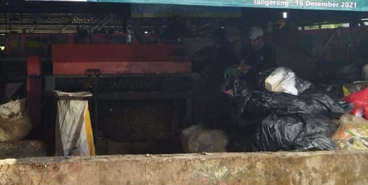 PT Humindo Mega Pratama menciptakan mesin yang dapat mendaur ulang sampah organik dan anorganik untuk membuat sampah bernilai ekonomis