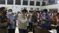 Bupati Tangerang Ahmed Zaki Iskandar dan Kapolresta Tangerang Kombes Wahyu Sri Bintoro meninjau pelaksanaan Misa Natal di Gereja Santa Odelia