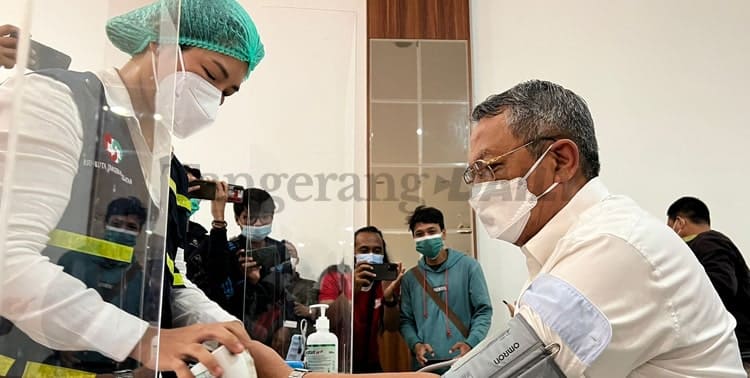 Wali Kota Benyamin Awali Suntikan Vaksin Booster di Tangerang Selatan