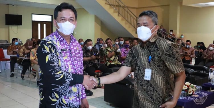 Rudi Hartono resmi memulai tugasnya sebagai Kepala Dinas Tenaga Kerja (Disnaker) Kabupaten Tangerang, hari ini Kamis, 20 Januari 2022. Sebelumnya, Rudi telah dilantik oleh Bupati Tangerang Ahmed Zaki Iskandar beberapa waktu yang lalu.