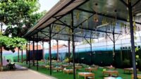 Lampion Cafe yang berlokasi di Jalan Tanjung Pasir No. 8, Pangkalan, Kecamatan Teluk Naga, Kabupaten Tangerang hadir dengan konsep yang unik.