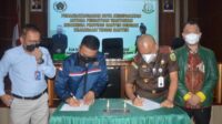 Kejaksaan Tinggi Banten (Kajati) Banten dan Persatuan Wartawan Indonesia (PWI) Provinsi Banten menandatangi nota kesepahaman bersama (MoU), Kamis 20 Januari 2022.