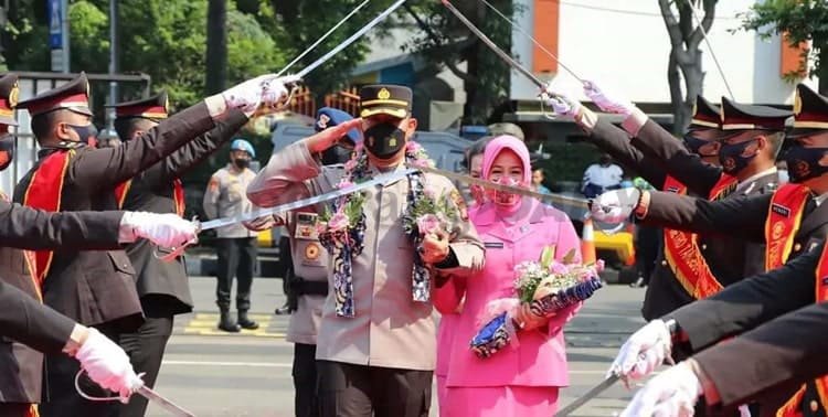 Kapolres Metro Tangerang yang baru Komisaris Besar Komarudin sudah menyiapkan sejumlah program yang diberi nama Tangerang AKUR dan Gema Cisadane. “Program Tangerang Akur ini untuk internal agar anggota Polres Metro Tangerang Kota bisa Akuntabel, Kreatif, Unggul dan Religius,” kata Komarudin, Rabu 5 Januari 2022.