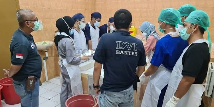 Polda Banten memastikan ledakan yang terjadi di Kampung Cisaat, Desa Tangkil Sari, Kecamatan Cimanggu, Ujung Kulon Kabupaten Pandeglang bukan dari bom dan tidak terkait jaringan terorisme.