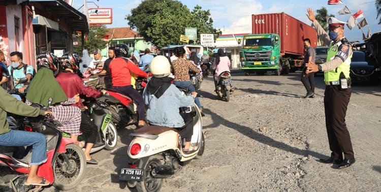 Kapolresta Tangerang Komisaris Besar Zain Dwi Nugroho memimpin pengamanan jalur kepulangan Wakil Presiden Republik Indonesia Ma'ruf Amin