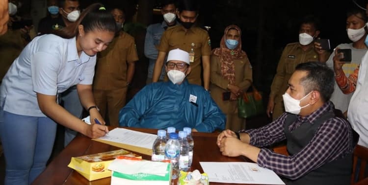 Gubernur Banten Wahidin Halim akan mencabut laporan ke Polda Banten terkait 6 buruh yang menduduki ruang kerjanya dan melakukan perusakan.