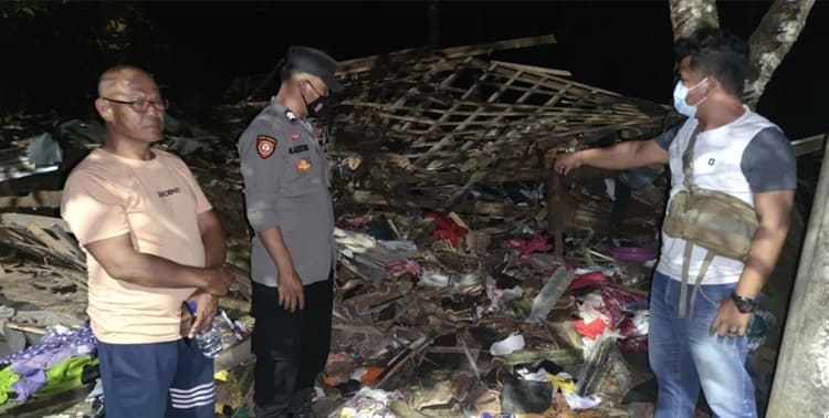 Satu orang tewas dan satu luka berat akibat sebuah ledakan yang terjadi di rumah warga Kampung Cisaat, Desa Tangkil Sari, Kecamatan Cimanggu