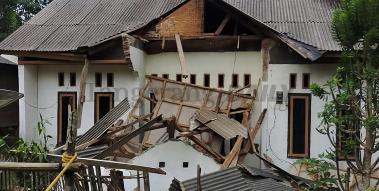 Jumlah rumah warga yang rusak di Kabupaten Tangerang akibat gempa Sumur Pandeglang bertambah .................