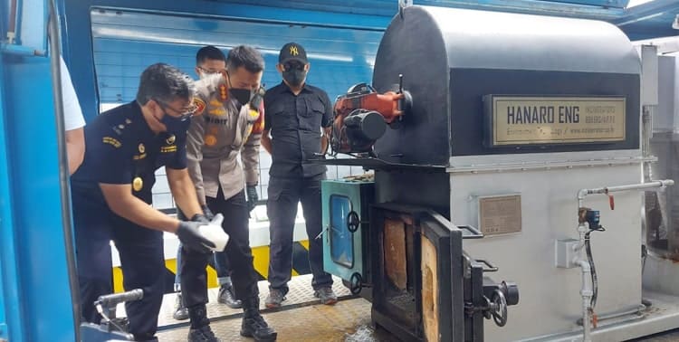 Sebanyak 14.874 gram atau kurang lebih 14,8 kilogram narkotika jenis Sabu dan 27 butir pil happy five dimusnahkan Polres Bandara Soekarno-Hatta, Jumat 18 Februari 2022.