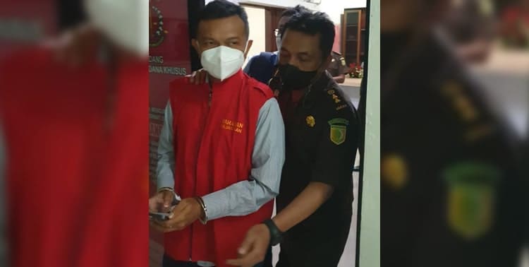 Kejaksaan Tinggi Banten resmi menetapkan bekas pejabat Bea Cukai Soekarno-Hatta berinisial VIM sebagai tersangka dalam  kasus pemerasan atau pungutan liar senilai Rp1,7 miliar.