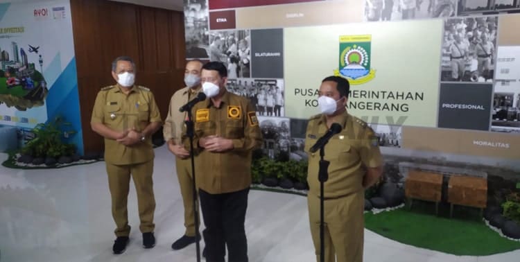 Gubernur Banten, Wahidin Halim (WH) melakukan rapat koordinasi dengan Pemerintah Daerah se-Tangerang Raya di Pusat Pemerintahan (Puspem) Kota Tangerang, Selasa 8 Februari 2022.