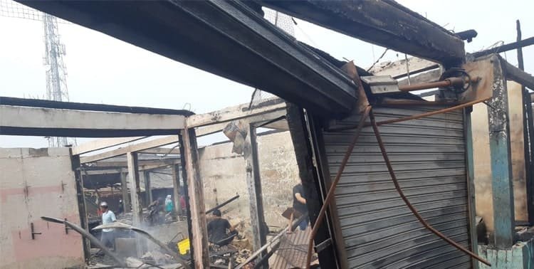 Kabid Kedaruratan dan Logistik BPBD Kabupaten Tangerang Abdul Munir mengatakan kebakaran yang terjadi di Pasar Gembong Balaraja disebabkan arus pendek listrik