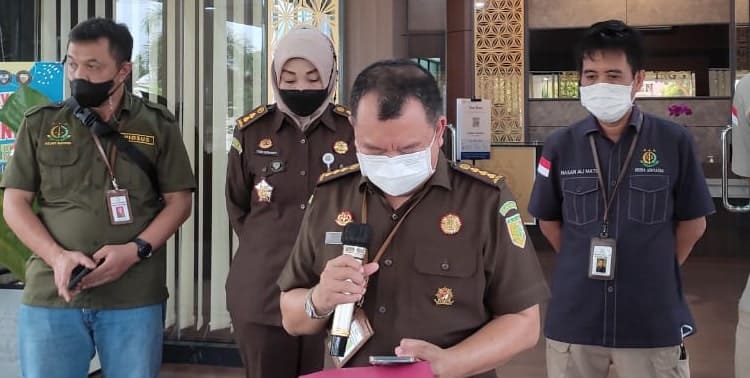 Kejaksaan Tinggi Banten menetapkan mantan Kepala Bidang Pelayanan dan Fasilitas Kepabeanan dan Cukai 1 pada Kantor Pelayanan Umum Ditjen Bea Cukai Soekarno-Hatta berinisial QAB sebagai tersangka dalam kasus dugaan pemerasan.