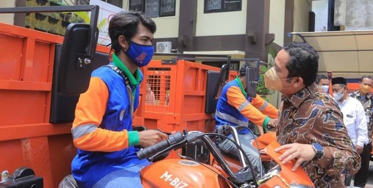 Dinas Lingkungan Hidup Kota Tangerang meluncurkan penambahan armada alat angkut motor sampah roda tiga atau Bentor yang akan disebar di 55 Kelurahan.