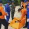 Personel Ditpolairud Polda Banten melakukan evakuasi penemuan mayat di pesisir Pulau Merak Kecil, Kota Cilegon, Selasa siang 8 Maret 2022.