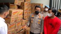 Polres Lebak Polda Banten menahan MK, 31 tahun, penimbun 24 ribu liter minyak goreng di Desa Cempaka Kecamatan Warung Gunung Lebak. Pelaku ditahan sejak Rabu sore 2 Mei 2022.
