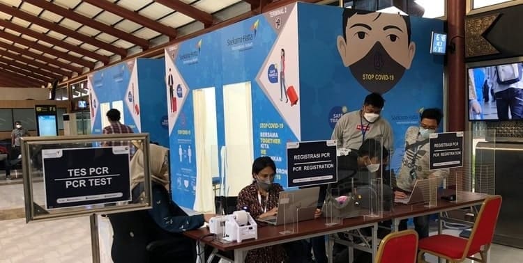 Penyedia jasa layanan tes PCR dan Antigen di Bandara Soekarno-Hatta, masih tetap membuka layanan, meskipun saat ini penumpang tujuan domestik dengan vaksinasi dosis lengkap telah dibebaskan dari kewajiban test PCR ataupun Antigen.