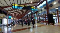 Pengelola Bandara Udara Soekarno-Hatta, PT Angkasa Pura II memperkirakan pergerakan pesawat dan penumpang di Bandara Internasional Soekarno-Hatta akan mengalami penurunan pada hari Kamis besok 3 Maret 2022.