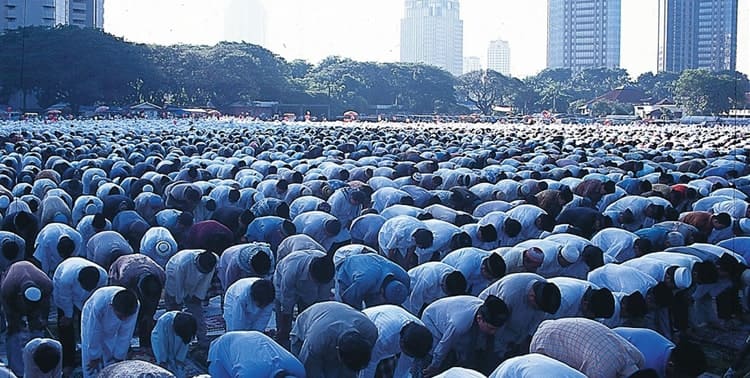 Majelis Ulama Indonesia Kota Tangerang mempersilahkan seluruh Masjid dan Musala  untuk menggelar Salat Tarawih berjamaah pada Ramadan tahun ini.