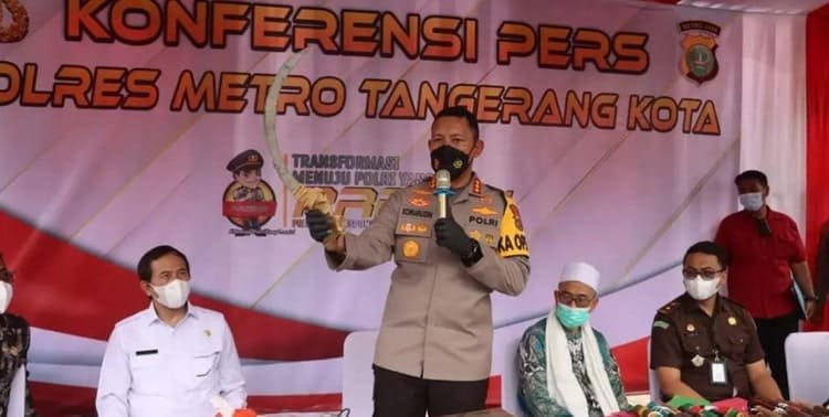 Polres Metro Tangerang mengungkap pembuatan senjata tajam yang kerap digunakan para pelajar di wilayah Tangerang untuk tawuran.