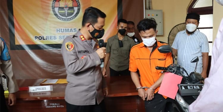 Polresta Serang Kota Polda Banten menangkap MIN (20) pelaku pencurian uang kotak amal di Masjid Al Itihad, Desa Sukamanah Kecamatan Baros