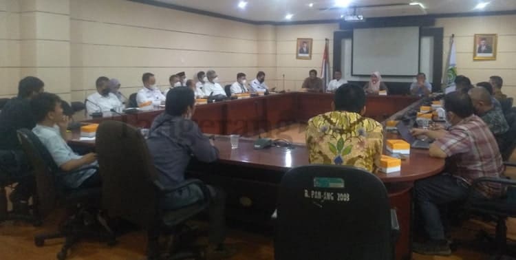 Jalan Juanda dan Garuda yang menghubungkan Kecamatan Batuceper dan Neglasari akan ditutup untuk dilintasi kendaraan besar, seperti truk pengangkut tanah.