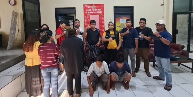 Unit Reskrim Polsek Cisoka bersama personel Satreskrim Polres Kota Tangerang menangkap 5 tersangka pencurian toko emas di Pasar Cisoka, Kabupaten Tangerang.