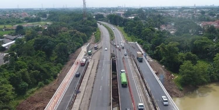 Sejumlah lokasi rest area, rawan macet, dan rawan kecelakaan di Tol Tangerang - Merak diungkap saat apel pagi Satuan Kerja (Satker) di Aula Bidhumas Polda Banten, 19 April 2022.