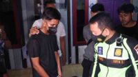 Dua orang tersangka pencurian sepeda motor, AD (22) dan AK (24) meringkuk di balik jeruji besi Polres Serang Kota. Keduanya ditangkap setelah 9 kali beraksi.