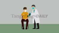 Pasca pemerintah menetapkan vaksin Covid-19 dosis ketiga atau booster menjadi syarat mudil lebaran, di Kabupaten Tangerang terjadi lonjakan warga yang melakukan vaksinasi di Puskesmas.
