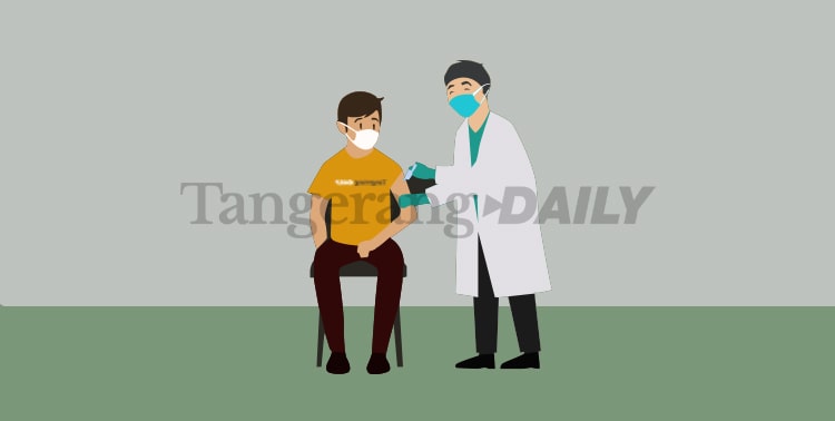 Pasca pemerintah menetapkan vaksin Covid-19 dosis ketiga atau booster menjadi syarat mudil lebaran, di Kabupaten Tangerang terjadi lonjakan warga yang melakukan vaksinasi di Puskesmas.