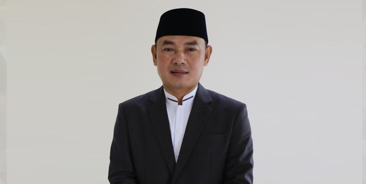 Wakil Bupati Tangerang Mad Romli mengajak kepada seluruh masyarakat untuk saling memaafkan di hari yang fitri ini. Ia mengatakan hal itu usai melaksanakan salat Idulfitri di masjid agung Al Amjad, Tigaraksa, Senin 2 Mei 2022.