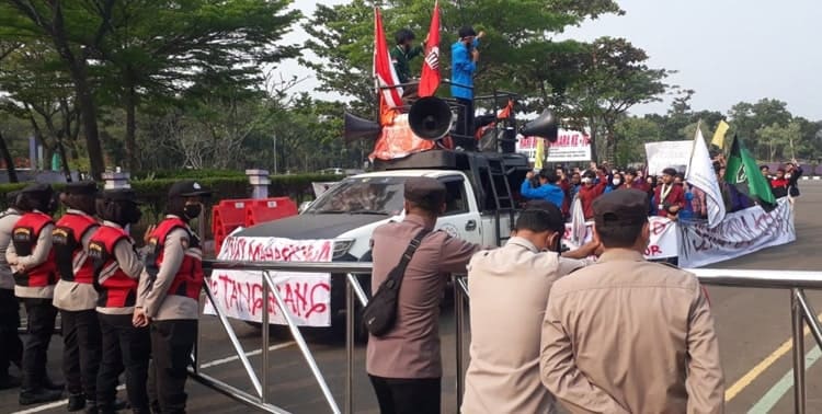 Penolakan terhadap Rancangan Kitab Undang-Undang Hukum Pidana muncul di kalangan mahasiswa di Jakarta, mulai meluas ke Tangerang.