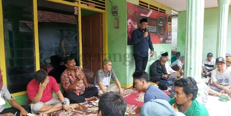 Warga Desa Sukadamai, Kecamatan Cikupa Kabupaten Tangerang meminta DPRD memperjuangkan adanya sekolah dasar negeri (SDN) untuk menampung anak yang telah memasuki usia wajib belajar pendidikan dasar dan menengah di desa tersebut.
