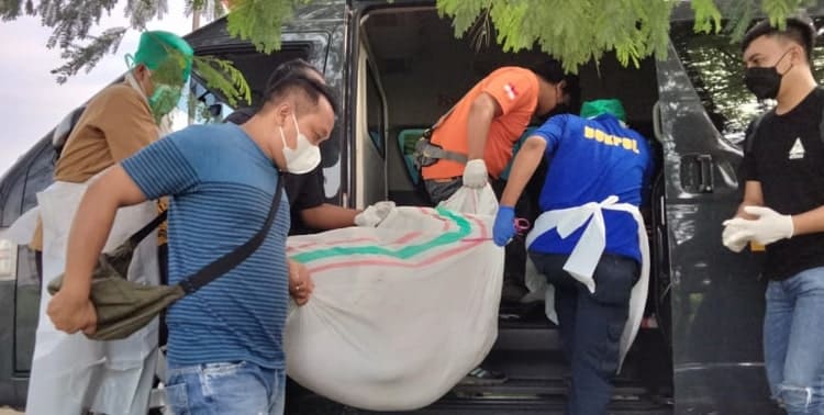 Polisi memastikan mayat perempuan dalam karung berwarna putih di tempat pembuangan sampah di Kampung Jonjing, Desa Cerukcuk, Kecamatan Tanara, Kabupaten Serang, sudah berhasil diidentifikasi. Jenazah akan diserahkan kepada pihak keluarga pada hari ini.
