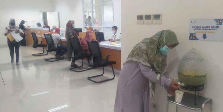Berbagai upaya terus dilakukan pihak Rumah Sakit Umum Daerah (RSUD) Banten, mulai dari peningkatan sarana dan prasarana, kembali pihak RSUD Banten menghadirkan program senyaman hotel bagi para pengunjung Rumah Sakit (RS).
