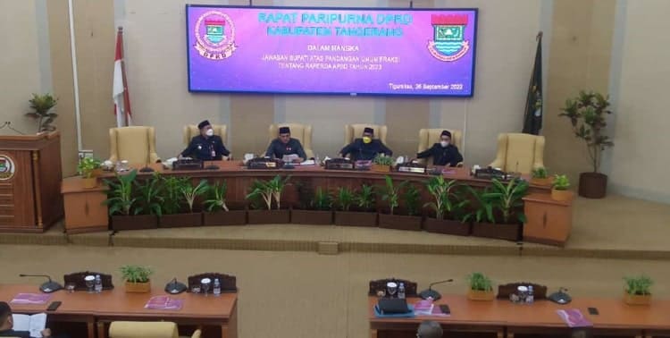 Sembilan Fraksi di DPRD Kabupaten Tangerang menyampaikan sejumlah tanggapan dan pertanyaan terkait Rancangan Anggarapan Pedapatan dan Belanja Daerah (RAPBD) 2023 yang diajukan Bupati Ahmed Zaki Iskandar.