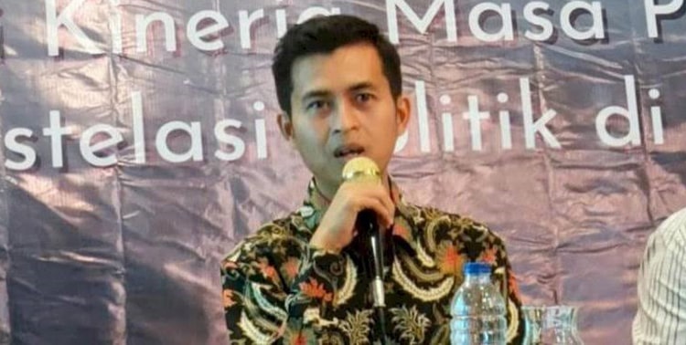Kenaikan harga bahan bakar minya (BBM) dinilai Direktur Eksekutif Indonesia Political Opinion (IPO) Dedi Kurnia Syah buah dari kegagalan Komisaris dan Direktur Utama Pertamina.