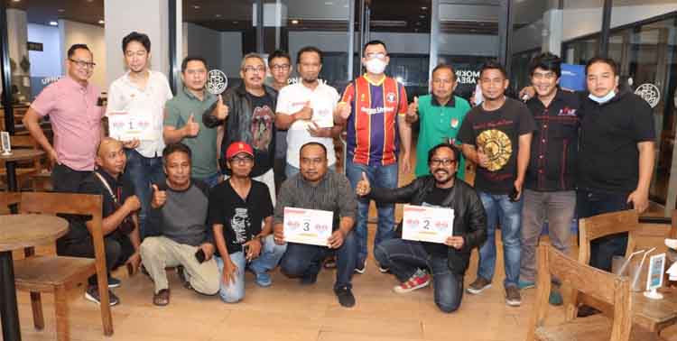 Kapolresta Tangerang Komisaris Besar Raden Romdhon Natakusuma bersama sejumlah pejabat utama Polresta menjalin keakraban bersama kelompok kerja wartawan harian (Pokja) yang sehari-hari meliput di wilayah Kabupaten Tangerang.