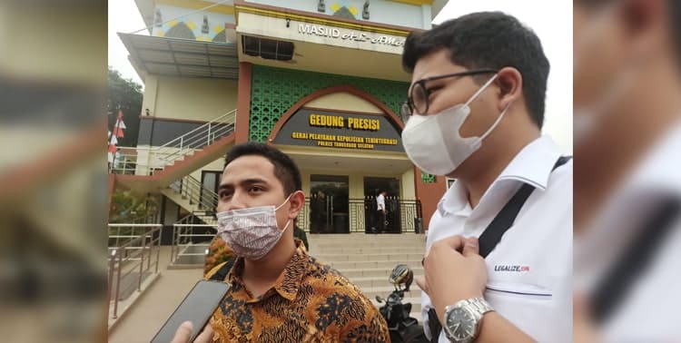 Sedikitnya 8 orang mendatangi Mapolres Metro Tangerang Selatan (Tangsel) untuk melaporkan dugaan penipuan. Mereka mengaku telah menjadi korban investasi yang disinyalir penipuan dengan terduga pelaku DA (24).