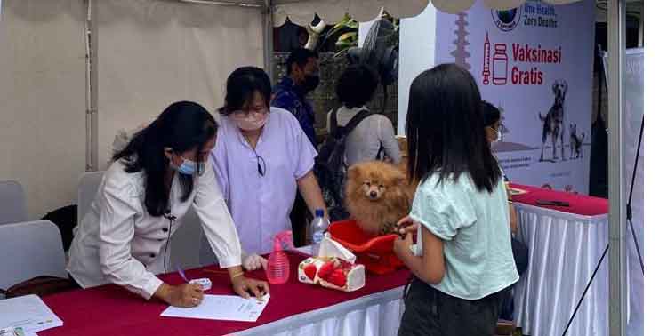 Royal Canin Indonesia dan Zoetis Indonesia mendonasikan 10 ribu dosis vaksin rabies pada peringatan Hari Rabies Sedunia yang diperingati setiap tanggal 28 September.