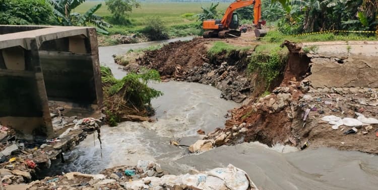 Perumdam Tirta Kerta Raharja (TKR) merespon cepat atas gangguan layanan air di wilayah Tangerang Rajeg akibat jebolnya tanggul di sekitar Kali Jembatan Bungkus, Desa Pangadegan, Kecamatan Pasar Kemis.