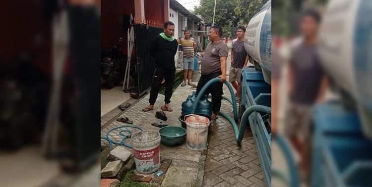 Perumdam Tirta Kerta Raharja (TKR) merespon cepat atas gangguan layanan air di wilayah Tangerang Rajeg akibat jebolnya tanggul di sekitar Kali Jembatan Bungkus, Desa Pangadegan, Kecamatan Pasar Kemis.