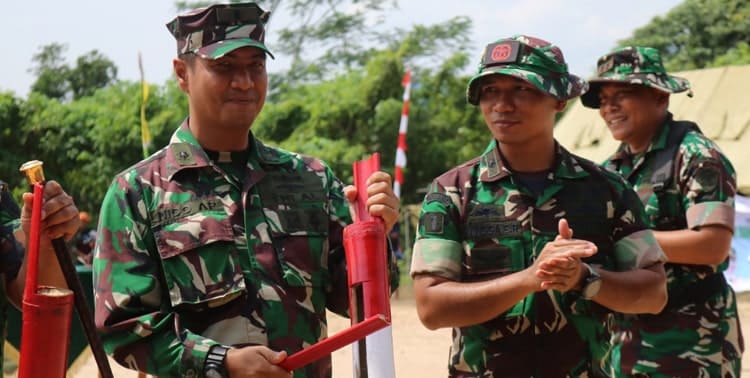 Sejumlah pembangunan fisik tengah dikerjakan Kodim 0602/Serang pada program Tentara Manunggal Masuk Desa (TMMD) ke-115 Tahun 2022 di Desa Telaga Luhur, Kecamatan Waringin Kurung, Kabupaten Serang, Selasa 11 Oktober 2022.