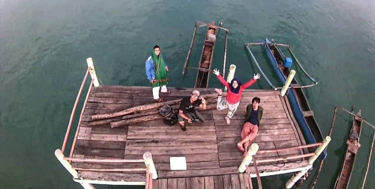 Provinsi Banten, yang terletak di ujung barat Pulau Jawa, merupakan daerah berlokasi strategis. Selain strategis, Banten mempunyai berbagai obyek wisata yang patut menjadi tujuan utama baik bagi warga di sekitarnya, nasional, maupun internasional.