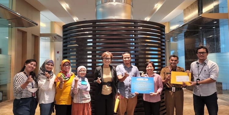 Sinar Mas Land melalui PT Bumi Serpong Damai Tbk menjalankan salah satu kegiatan Corporate Social Responsibility (CSR) di bidang pendidikan dengan menyalurkan dana hibah sebesar Rp90 juta kepada Tim Penggerak Sekolah Berhati.