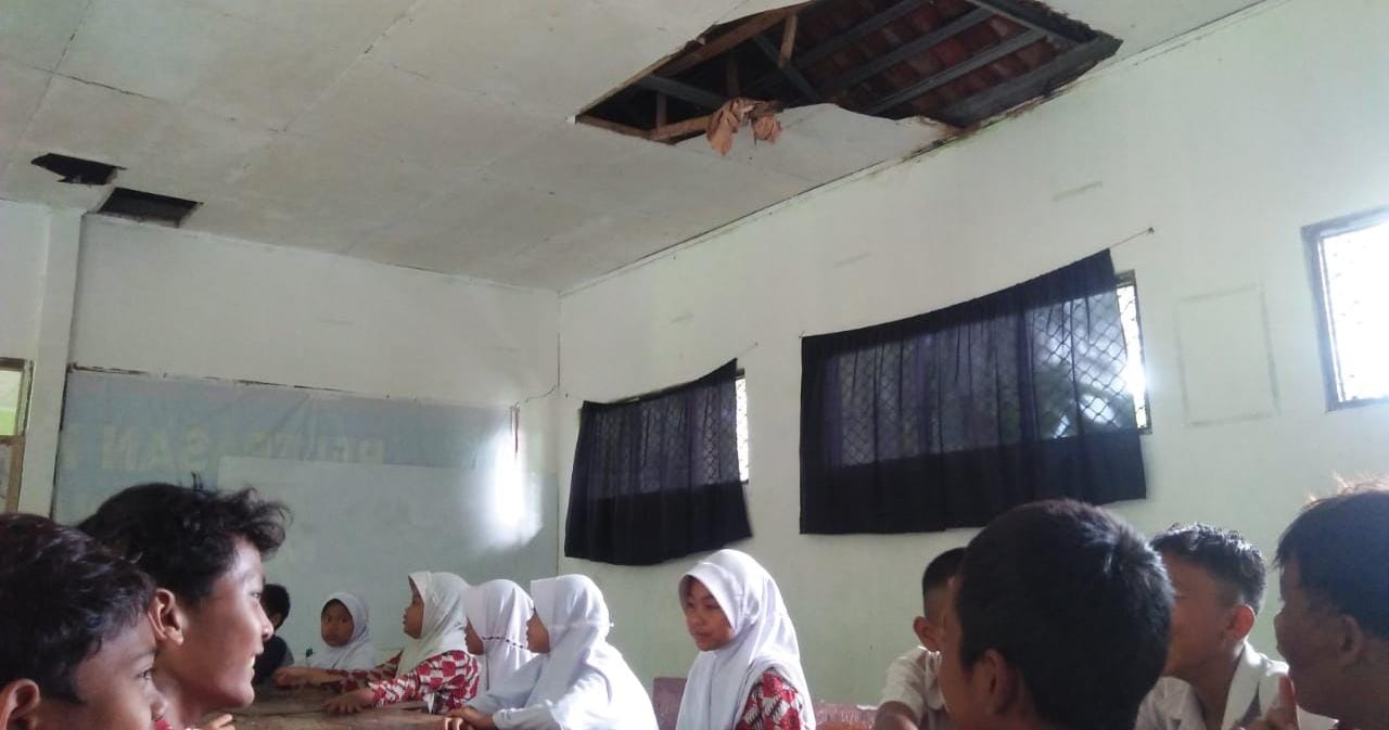 Gedung SDN Ciawi 2 Pandeglang Rusak, Guru Khawatir Siswa Tertimpa Plafon