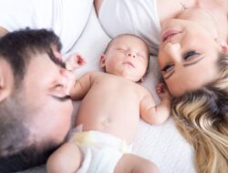 10 Cara Merawat Kulit Bayi Baru Lahir