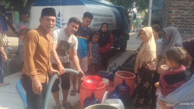 Perumdam TKR Salurkan Bantuan 20 Ribu Liter Air Bersih Di Sukadiri ...