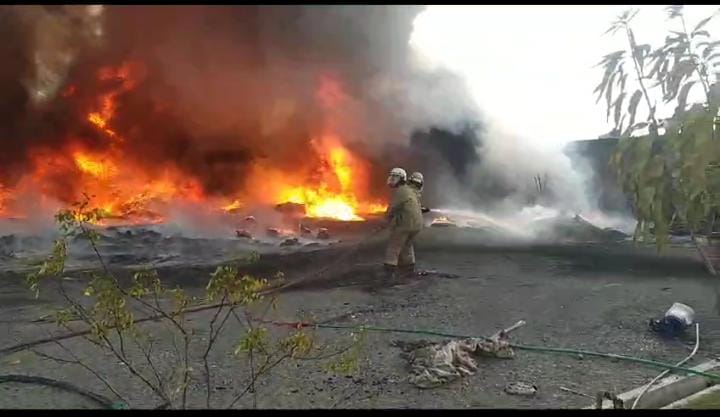 Lapak Limbah Plastik di Rajeg Terbakar, Satu Orang Luka